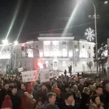 Hiljade ljudi na protestu u Užicu (VIDEO) 6