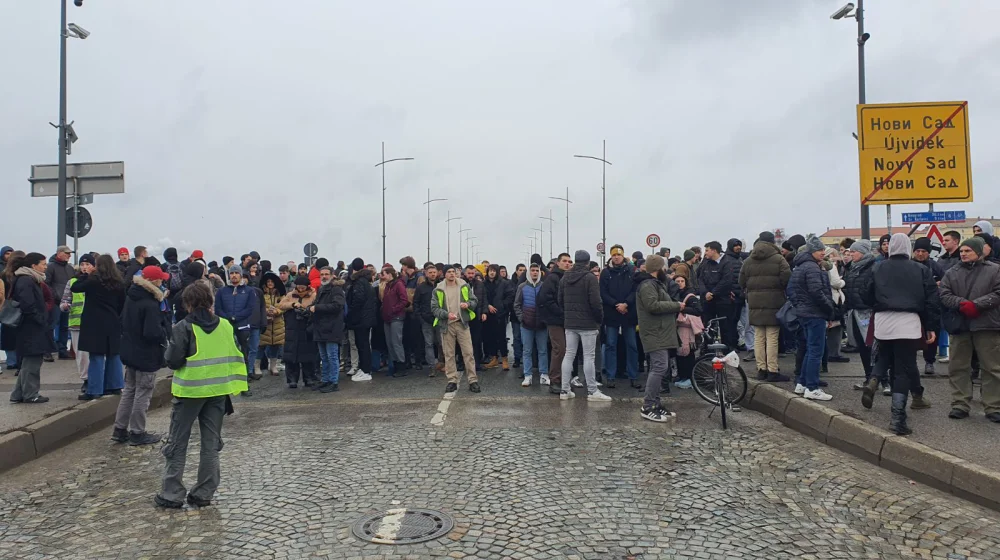 Protestne blokade u Srbiji danas traju 29 minuta: Novosadski studenti na Varadinskom mostu 6