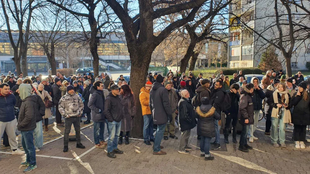 Studenti se okupili ispred zgrade suda u Novom Sadu, pušten čovek koji ih je branio uz sporazum o krivici 1