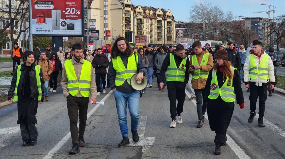 Koliko je tačno univerziteskih profesora podržalo studente? 10