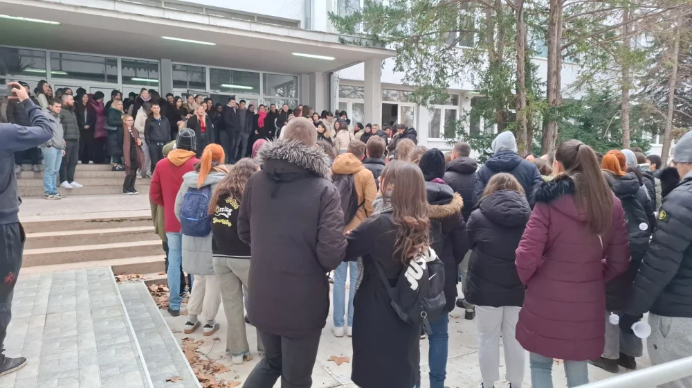 Maturanti Medicinske škole u Novom Sadu ponovo kreću u blokadu: Direktor kaže da nikad neće biti protiv svojih učenika, ali da ne vidi način na koji će nadoknaditi časove 10