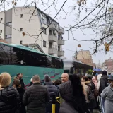 Policija sklonila studente FON-a na Voždovcu i omogućila prolaz autobusu koji je pošao na miting SNS-a (VIDEO) 6