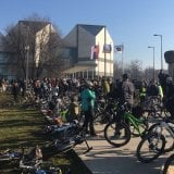 Studenti krenuli biciklima iz Beograda u Novi Sad (FOTO; VIDEO) 14