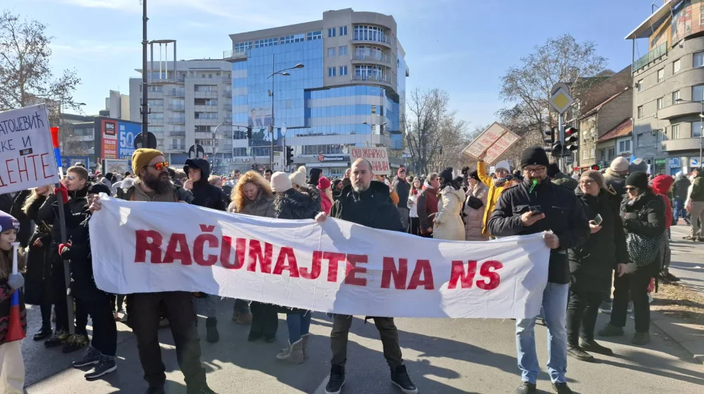 Studenti koji su pešačili u Kragujevac stigli u Novi Sad 10