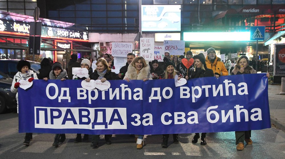 Veliki broj autobusa sa BiH tablicama ušao u Vojvodinu (FOTO) - Politika - Dnevni list Danas