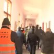 Poljoprivrednici i demonstranti ušli u zgradu opštine Bogatić gde se održava rasprava o prostornom planu (VIDEO) 13