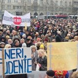 Počeo protest penzionera na Trgu republike, prisutno više hiljada građana 6