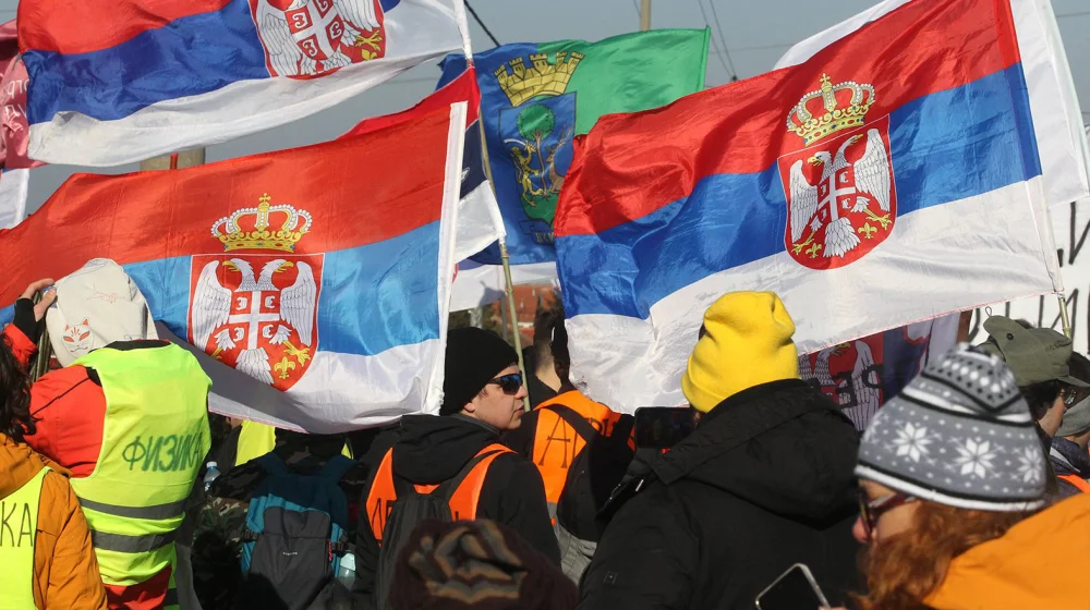 Studenti i maturanti iz Čačka, Užica i Kraljeva krenuli danas peške na protest u Beograd 7