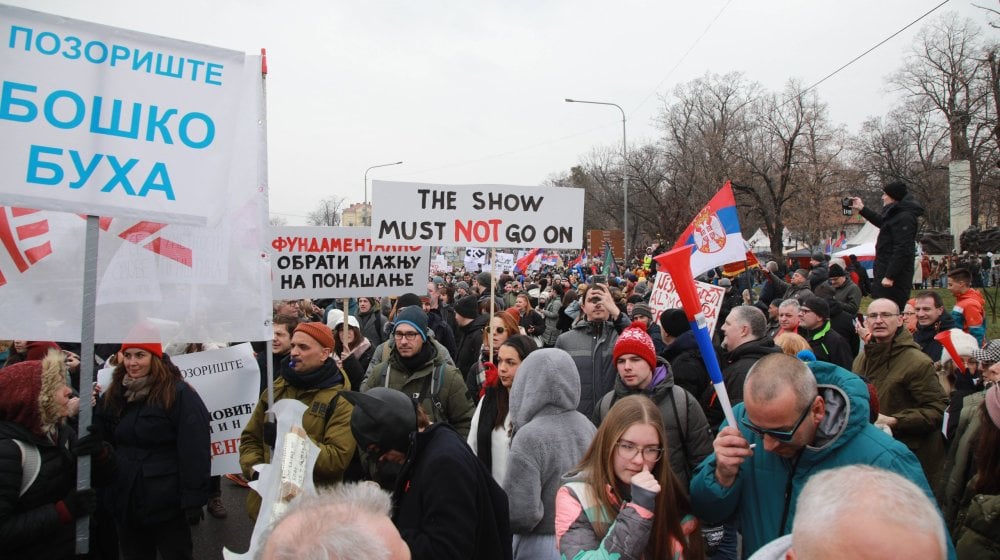 AP o paralelnim skupovima u Srbiji: Studenti protestuju, Vučić reciklira nacionalističke teme 6