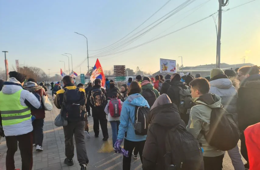 Beogradski studenti krenuli peške za Kragujevac 8