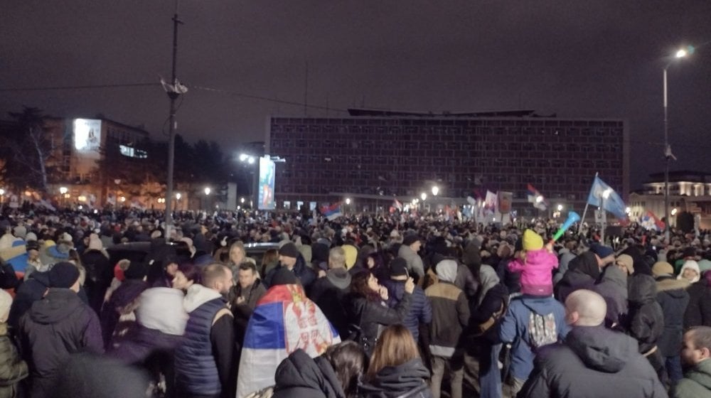 Istrčali ste istoriju, sada je vreme da je pišete: Kragujevčani dočekali studente (VIDEO, FOTO) 9