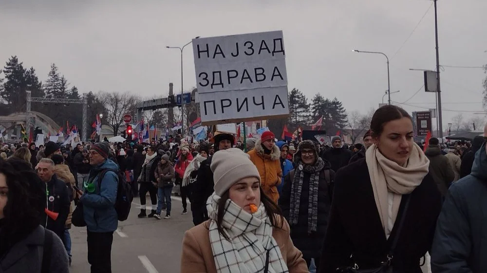 Kako Glas Amerike piše o protestu u Kragujevcu? 9