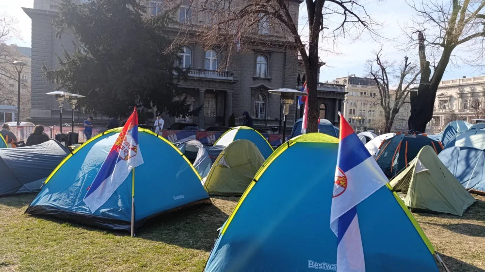 Hoće li brižni Vučić "studente koji žele da uče" skloniti od nasilja koje najavljuje za 15. mart? 24