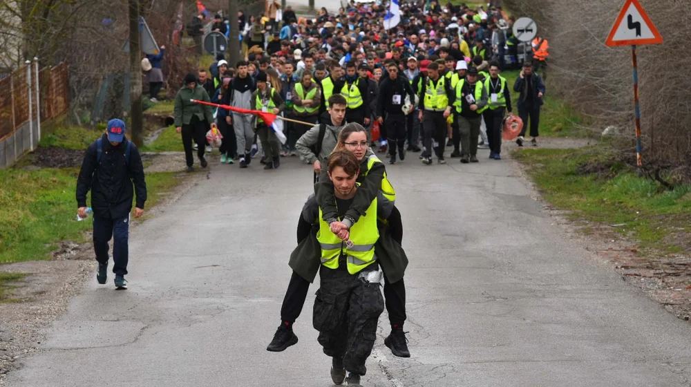 Studenti odbili ponudu „Niš-ekspresa“ za povratak u Niš nakon protesta u Beogradu zbog „neprikladne“ cene: Za glavni grad ih voze građani